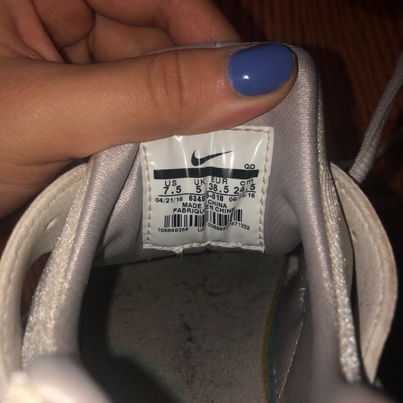 Tan Women Nike Huaraches - Picture 3 of 5